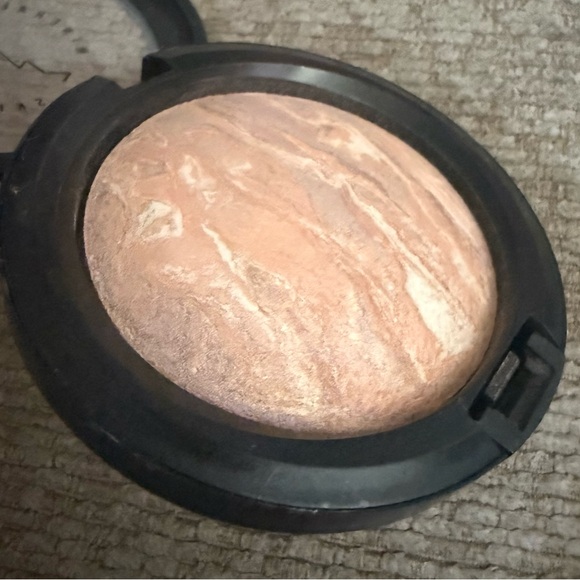MAC Cosmetics Mineralize Skinfinish Highlighter Perfect Topping - Picture 6 of 9
